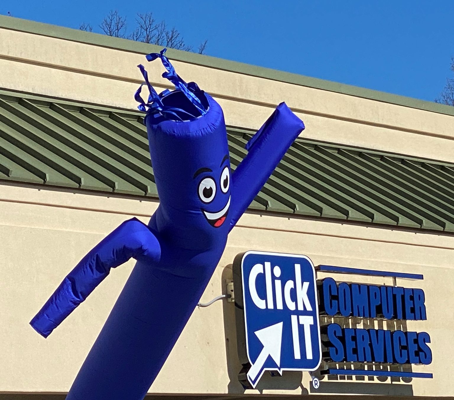 Click IT Computer Services storefront on grand opening day