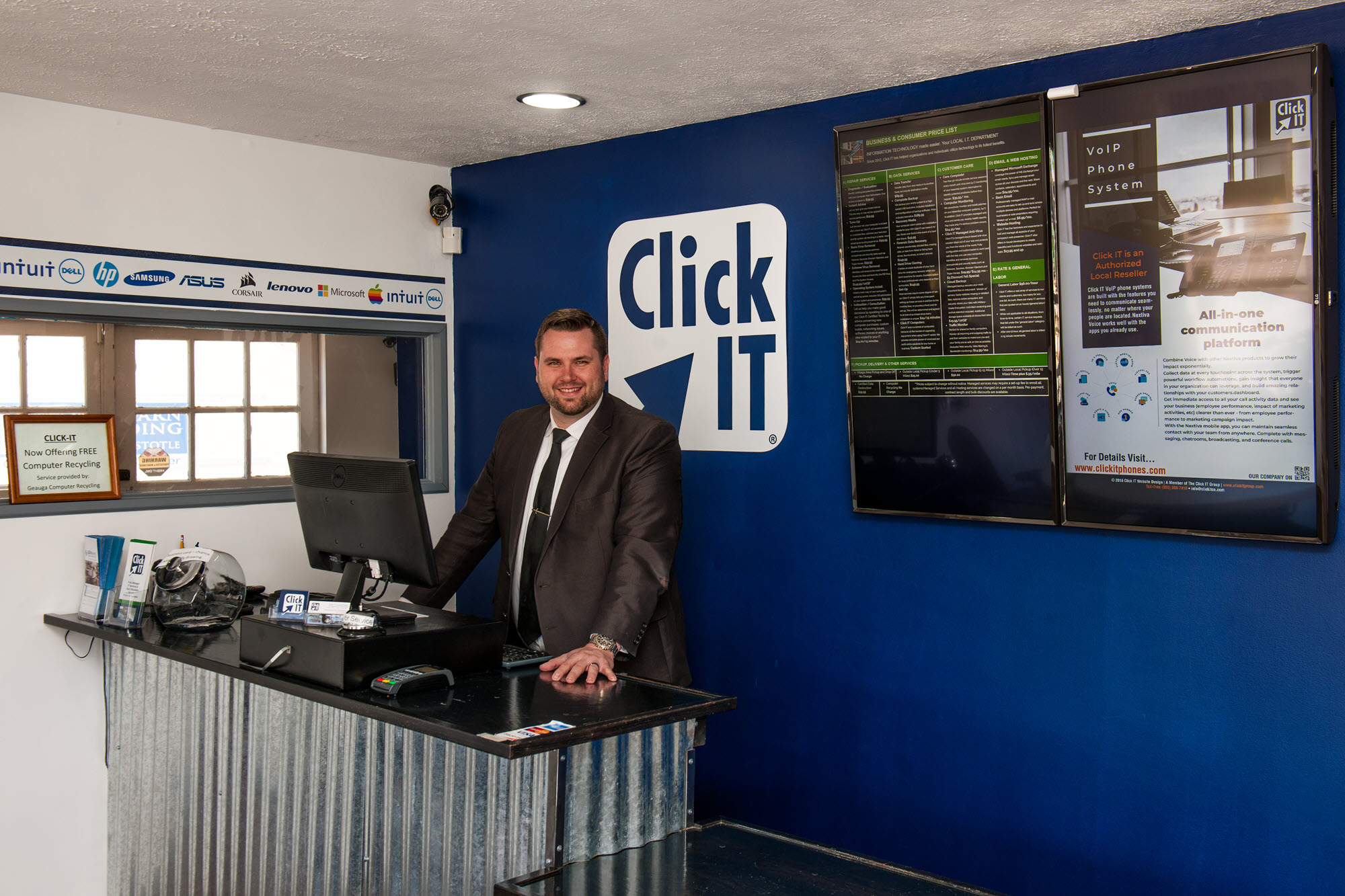 Click IT front counter in Chagrin Falls, Ohio